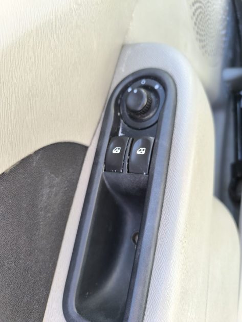 RENAULT TWINGO II 1.2i 75CV