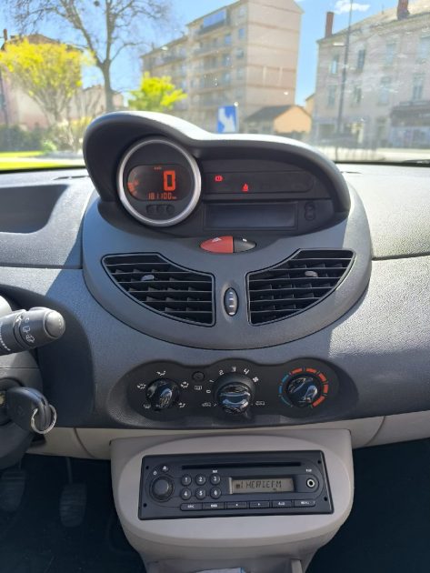 RENAULT TWINGO II 1.2i 75CV