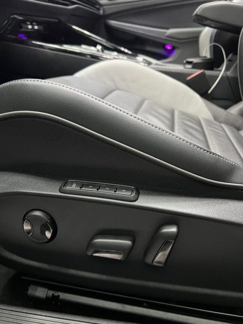 VOLKSWAGEN GOLF 2023