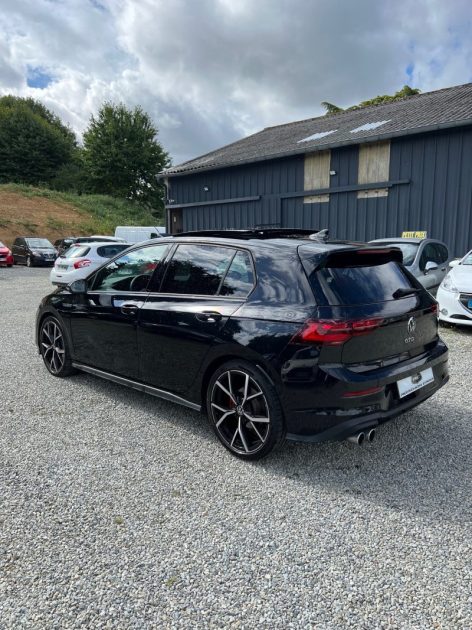 VOLKSWAGEN GOLF 2023