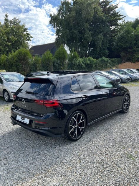 VOLKSWAGEN GOLF 2023