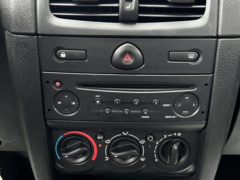 RENAULT CLIO 2 II PHASE 2 1.5 DCI 65 Cv 5 PORTES / CLIMATISAITON BLUETOOTH - GARANTIE 1 AN