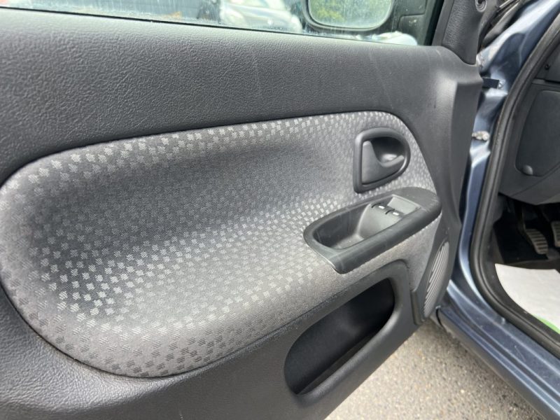 RENAULT CLIO 2 II PHASE 2 1.5 DCI 65 Cv 5 PORTES / CLIMATISAITON BLUETOOTH - GARANTIE 1 AN