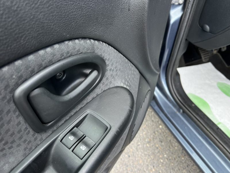 RENAULT CLIO 2 II PHASE 2 1.5 DCI 65 Cv 5 PORTES / CLIMATISAITON BLUETOOTH - GARANTIE 1 AN