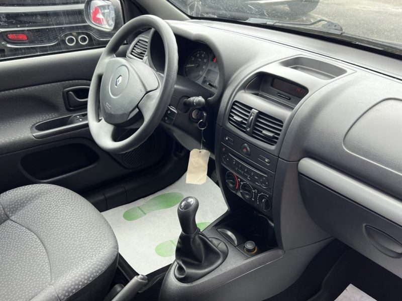 RENAULT CLIO 2 II PHASE 2 1.5 DCI 65 Cv 5 PORTES / CLIMATISAITON BLUETOOTH - GARANTIE 1 AN