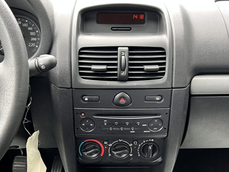 RENAULT CLIO 2 II PHASE 2 1.5 DCI 65 Cv 5 PORTES / CLIMATISAITON BLUETOOTH - GARANTIE 1 AN