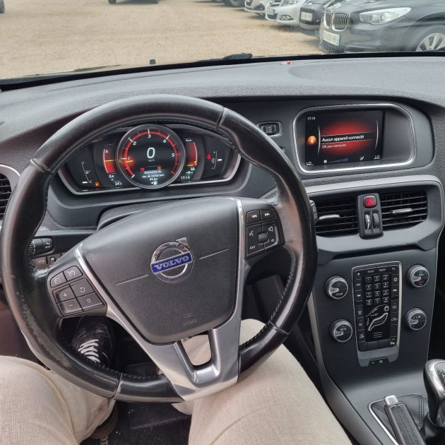 VOLVO V40 2015