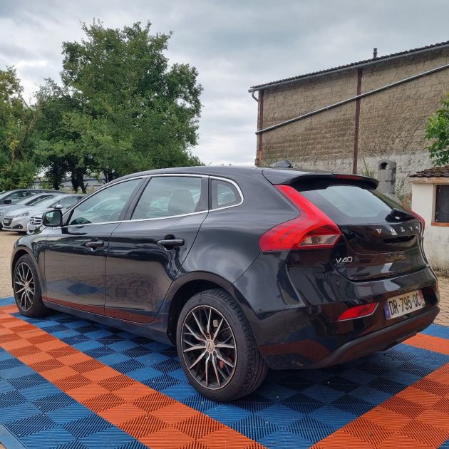 VOLVO V40 2015
