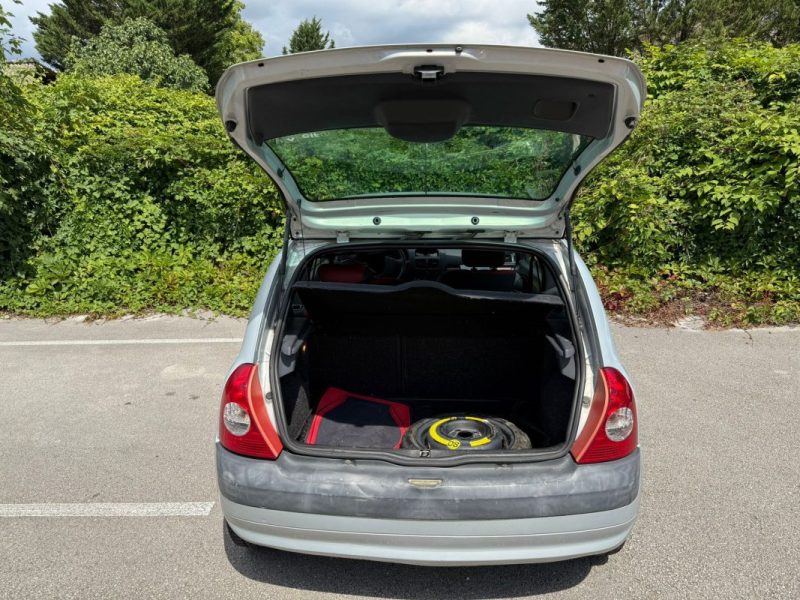 RENAULT CLIO 2003