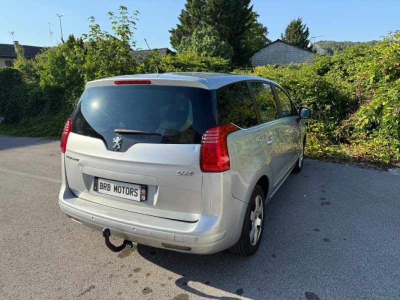 PEUGEOT 5008 2012