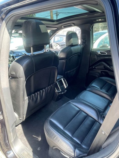 PORSCHE CAYENNE  3.0D - 24V V6 TURBO   DIESEL  FULL OPTION 