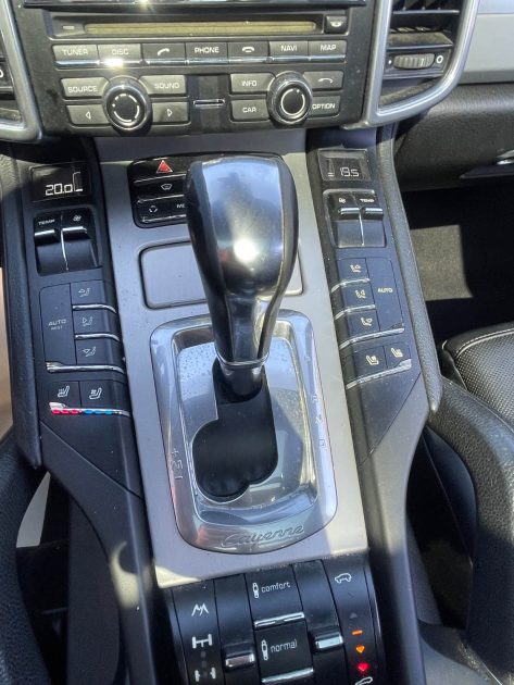 PORSCHE CAYENNE  3.0D - 24V V6 TURBO   DIESEL  FULL OPTION 