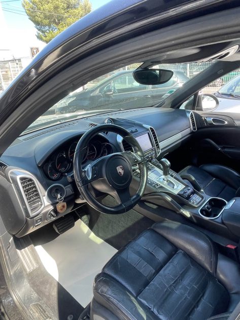 PORSCHE CAYENNE  3.0D - 24V V6 TURBO   DIESEL  FULL OPTION 