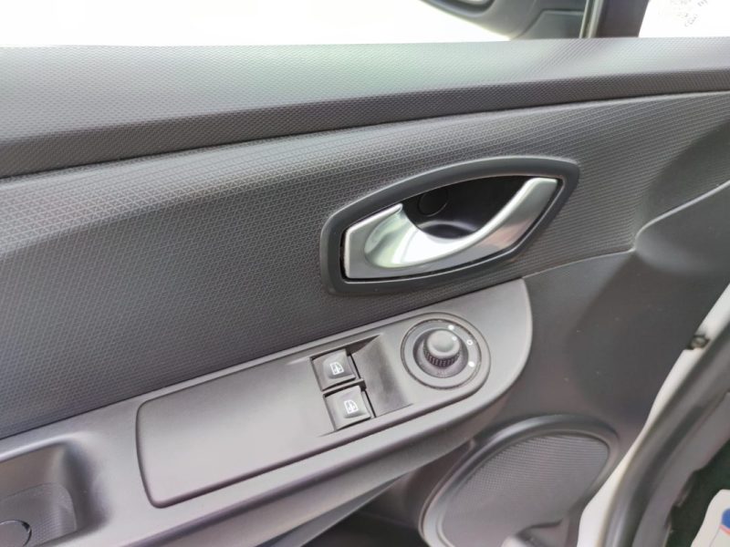 RENAULT CLIO IV Zen 90g dCi 75 eco2