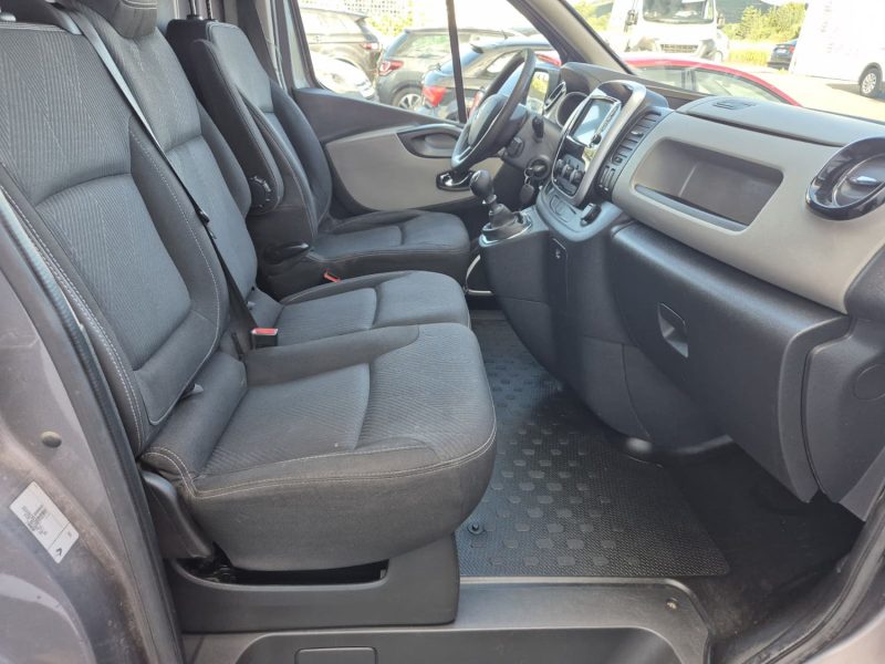 RENAULT TRAFIC 2015