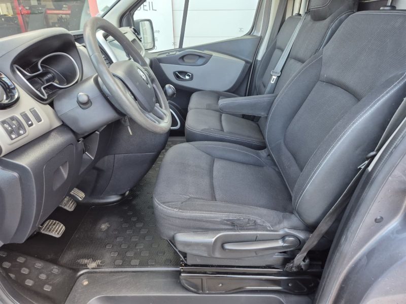 RENAULT TRAFIC 2015