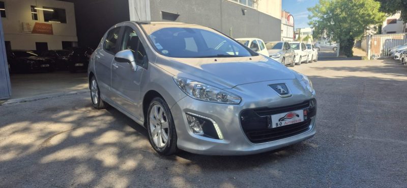 Peugeot 308 1.6l e-HDI 112ch Allure phase 2 BMP 6, *Clim auto*, *Toit panoramique*, *Boîte automatiq