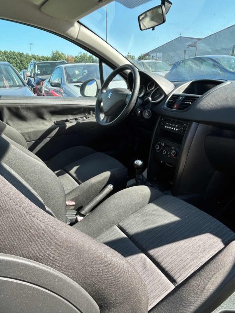 PEUGEOT 207 2010