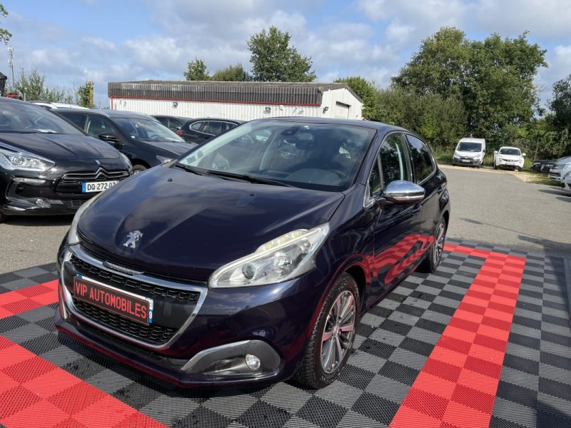 PEUGEOT 208 2015
