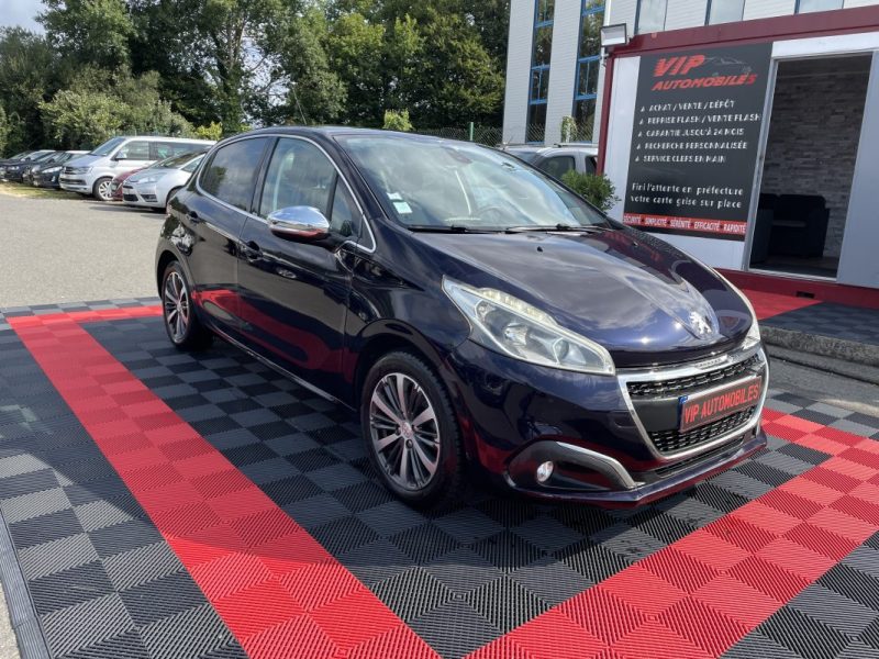 PEUGEOT 208 2015