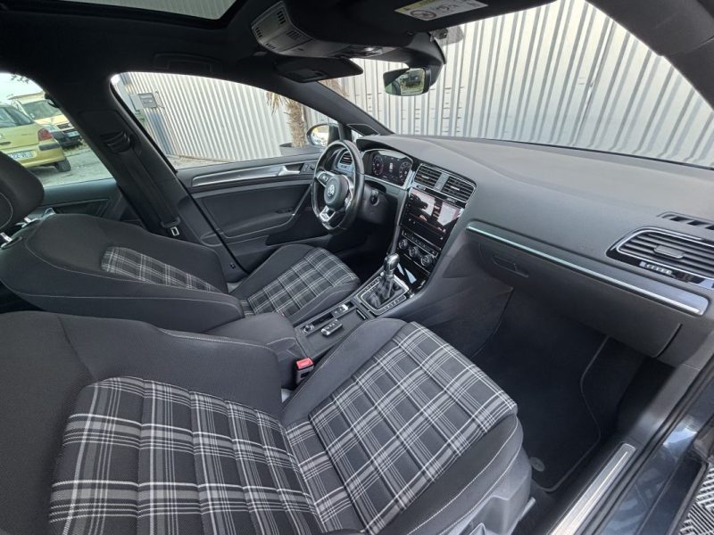 VOLKSWAGEN GOLF 2017