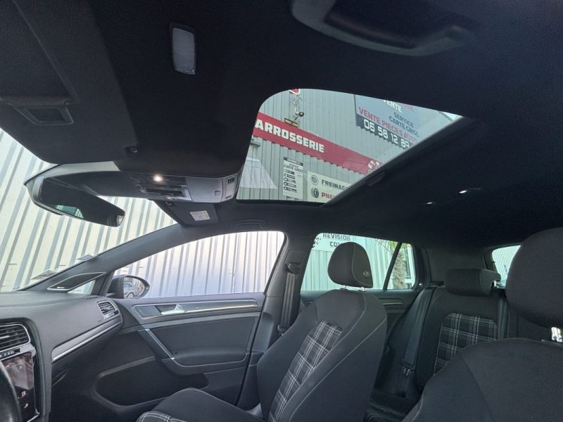 VOLKSWAGEN GOLF 2017