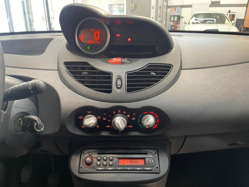 RENAULT TWINGO II 2011