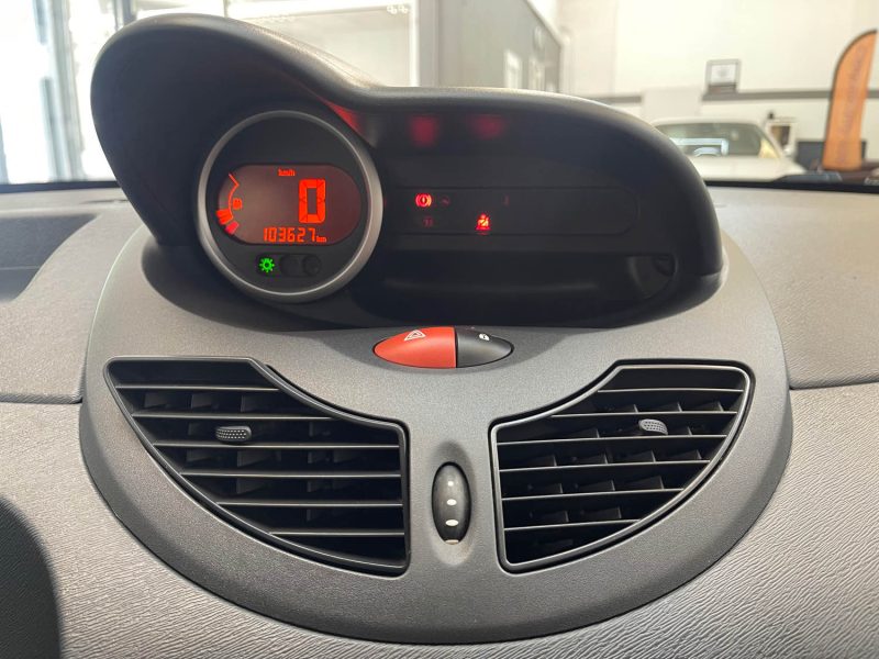 RENAULT TWINGO II 2011