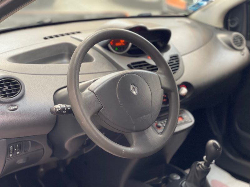 RENAULT TWINGO II 2011