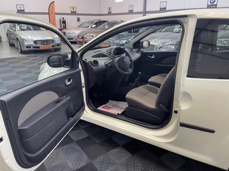RENAULT TWINGO II 2011