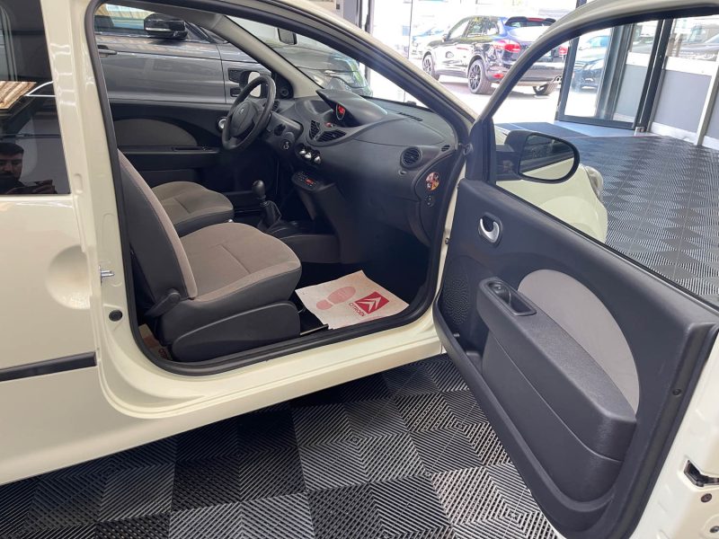 RENAULT TWINGO II 2011