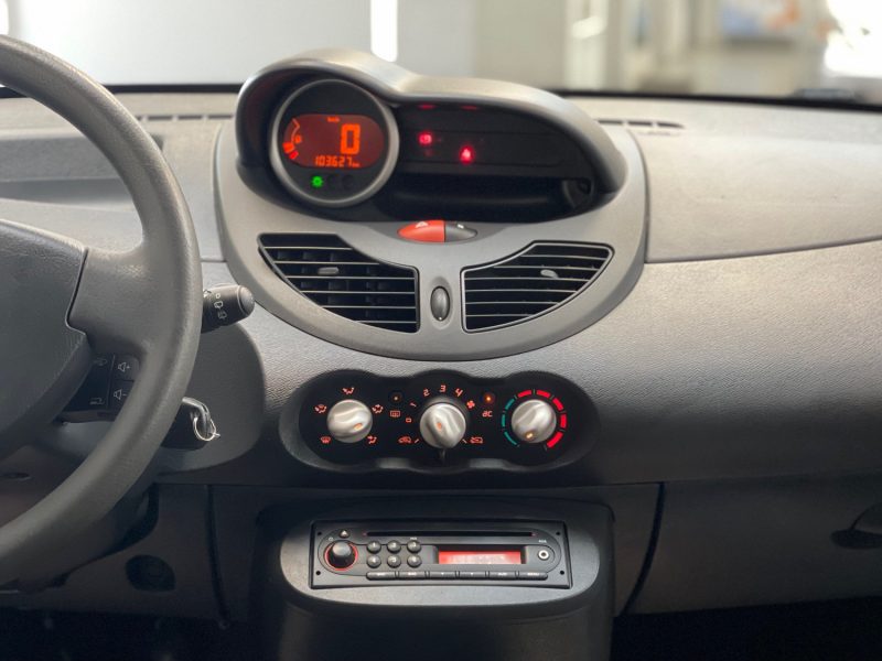 RENAULT TWINGO II 2011