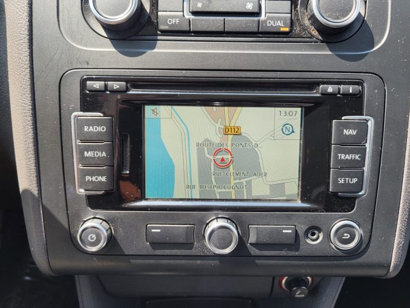 VOLKSWAGEN TOURAN 2012