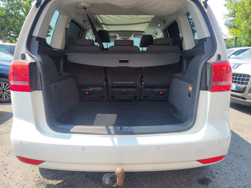 VOLKSWAGEN TOURAN 2012