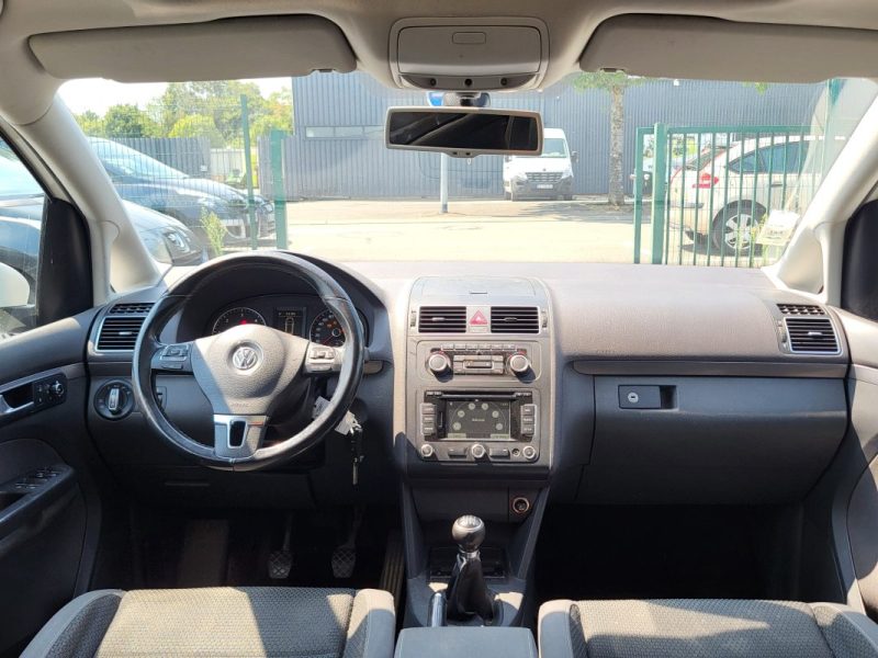 VOLKSWAGEN TOURAN 2012