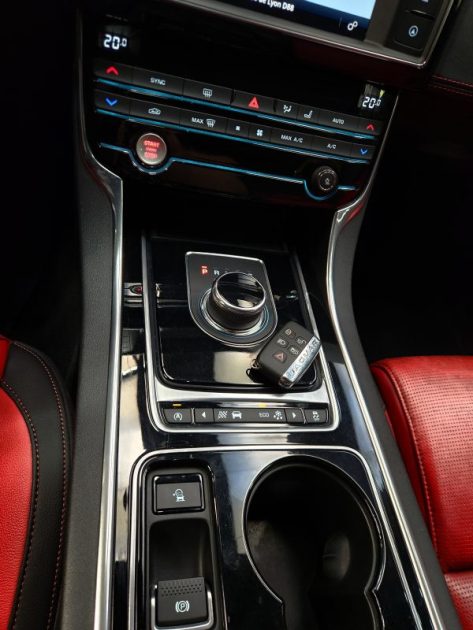JAGUAR XE 2017 2.0 240 R-SPORT BVA8*MERIDIAN*CAMERA*CUIR*