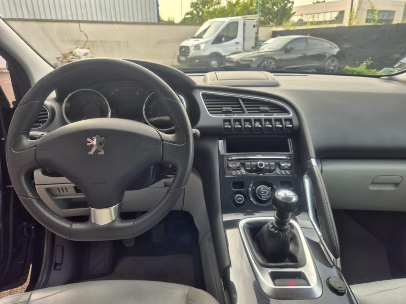 PEUGEOT 3008 2011