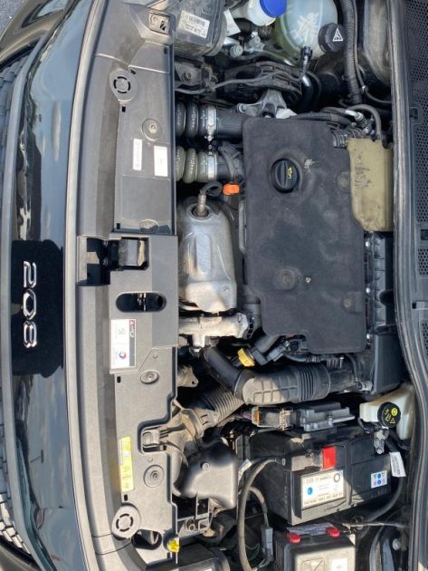 PEUGEOT 208 2021