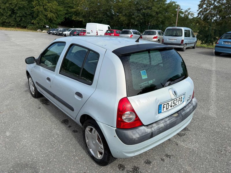 RENAULT CLIO 2002