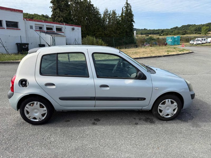 RENAULT CLIO 2002