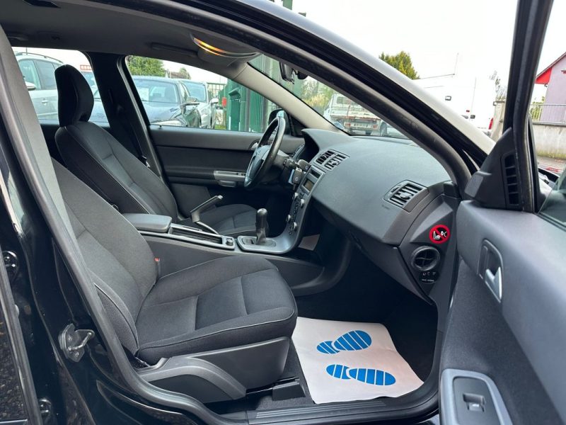 VOLVO V50 D2 KINETIC 1.6d BVM6 115CV 2010