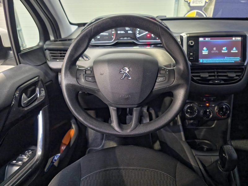 PEUGEOT 208 1.2 PureTech 82ch Active / CARPLAY