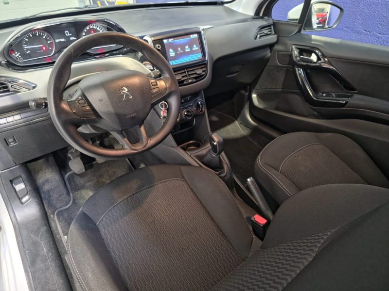 PEUGEOT 208 1.2 PureTech 82ch Active / CARPLAY