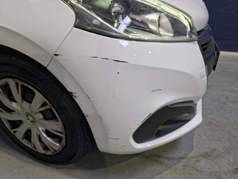 PEUGEOT 208 1.2 PureTech 82ch Active / CARPLAY