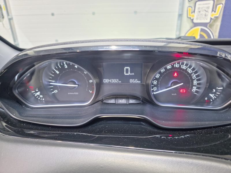 PEUGEOT 208 1.2 PureTech 82ch Active / CARPLAY