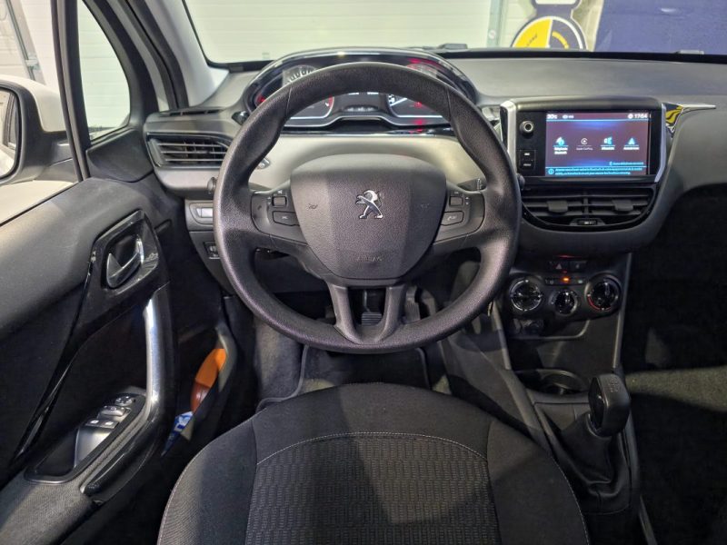 PEUGEOT 208 1.2 PureTech 82ch Active / CARPLAY