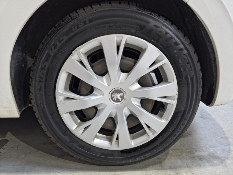 PEUGEOT 208 1.2 PureTech 82ch Active / CARPLAY