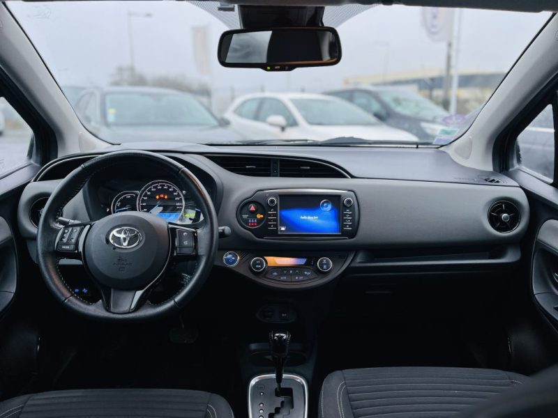 TOYOTA YARIS III 1.5 HYBRID BUSINESS 100H