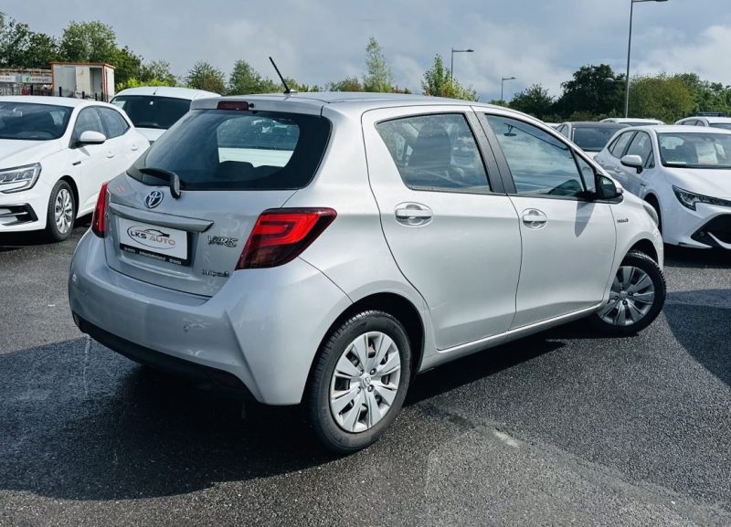 TOYOTA YARIS III 1.5 HYBRID BUSINESS 100H