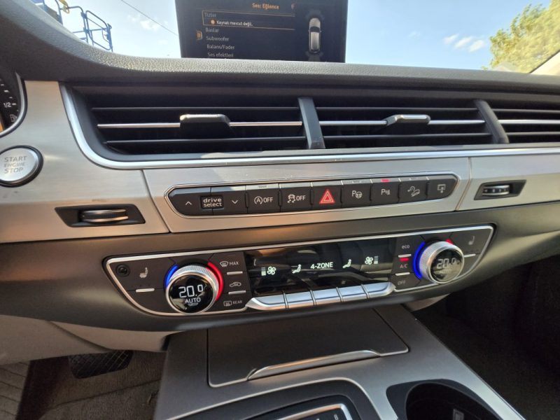 AUDI Q7 2015